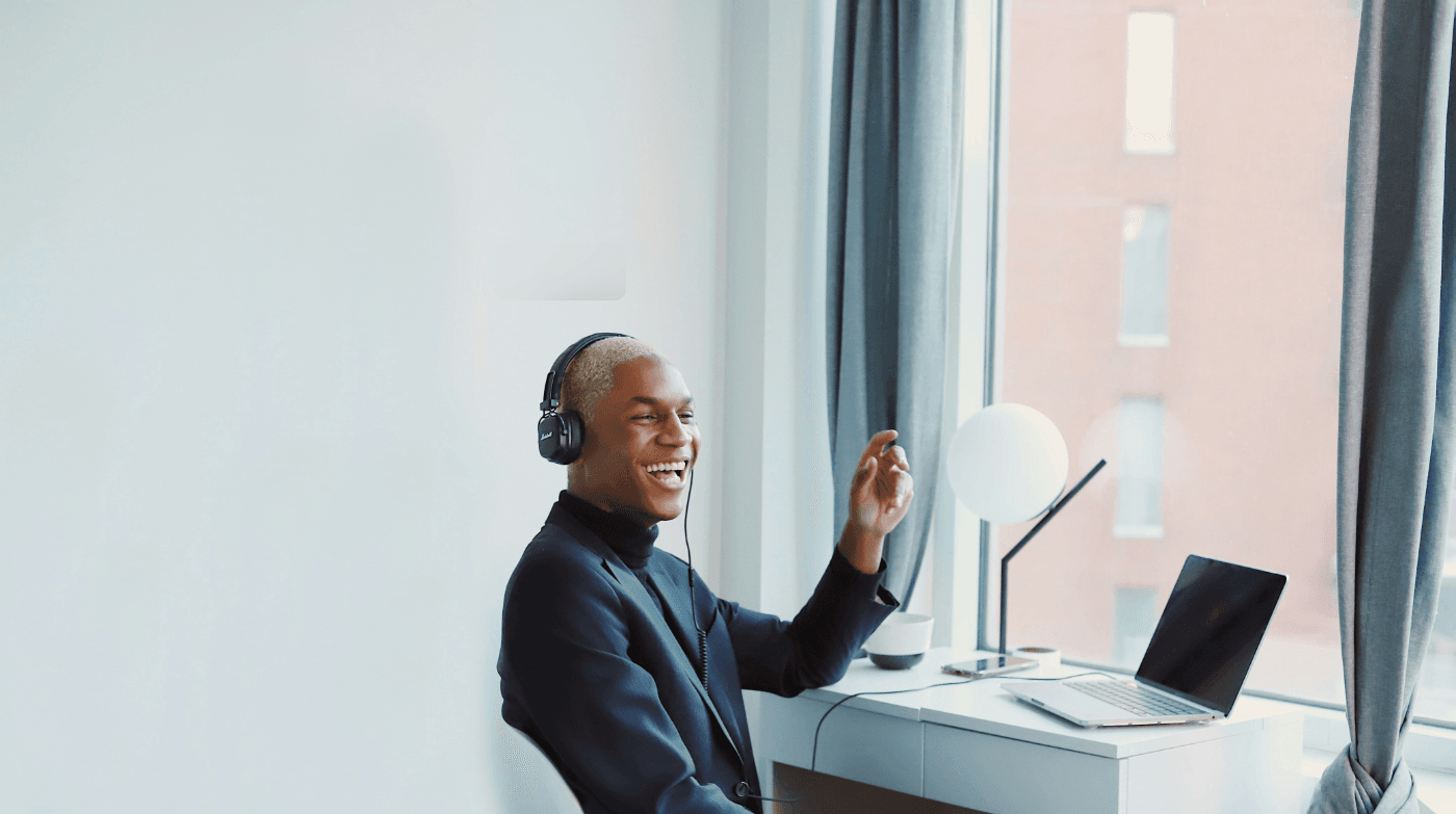 Personne accompagnée dans son projet entrepreneurial en visio, coaching entrepreneur