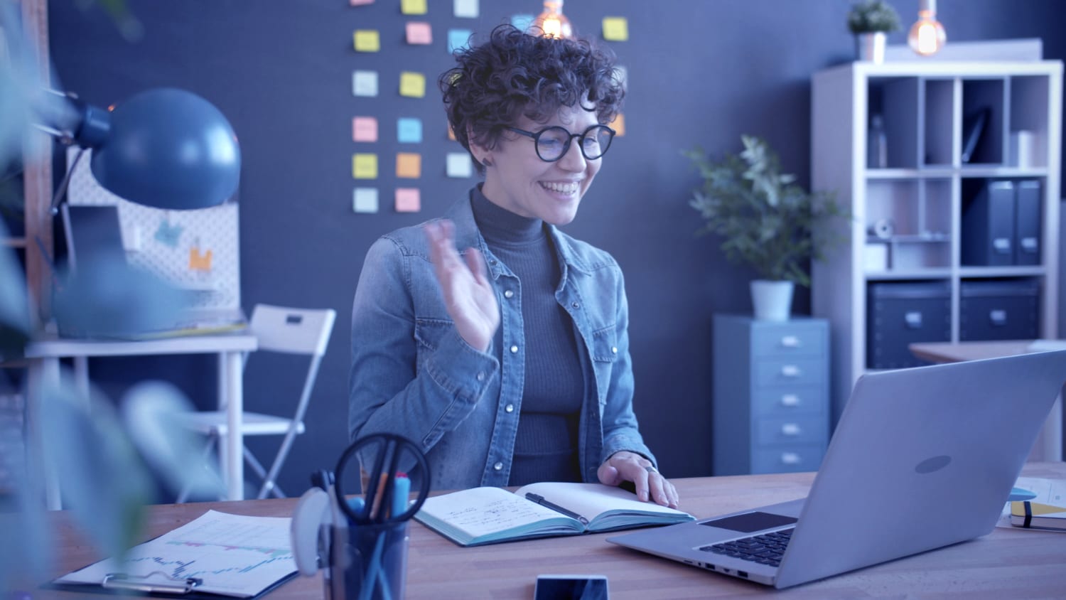 Personne en séance de coaching à distance pour entrepreneurs, Académie des Cofondateurs